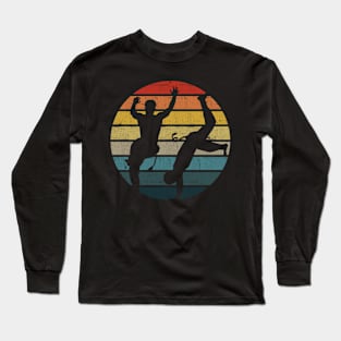 Capoeira Silhouette On A Distressed Retro Sunset design Long Sleeve T-Shirt